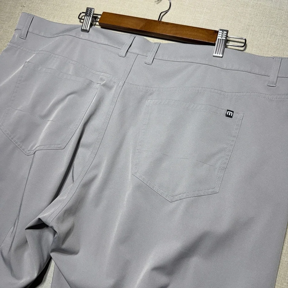 TravisMathew Pants Men 42x32 Gray Straight Alta Cresta Golf Performance Stretch